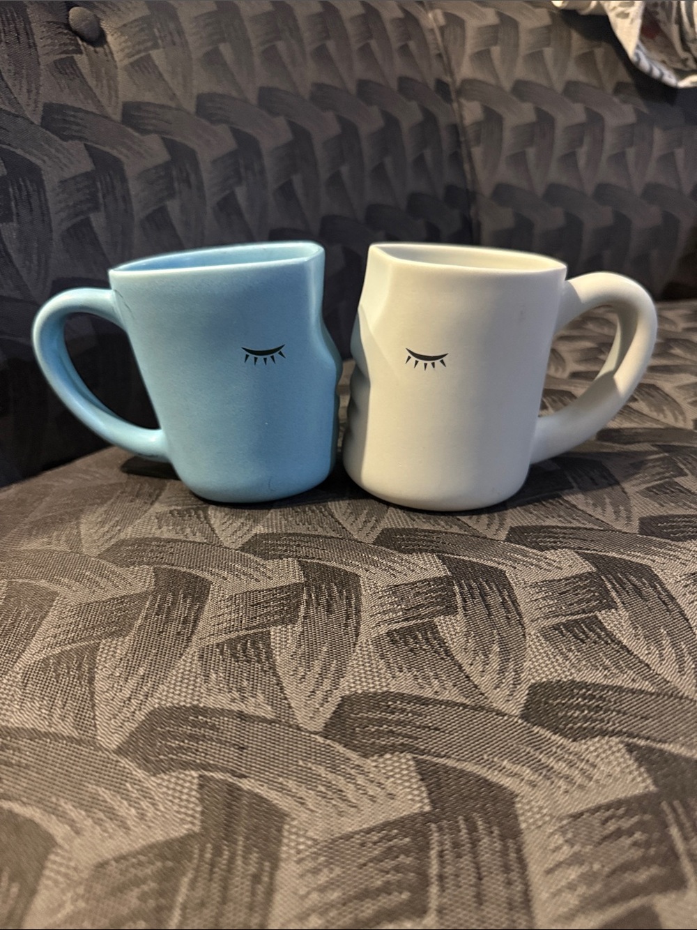 Collectors uncommon goods Couples Kiss Mugs